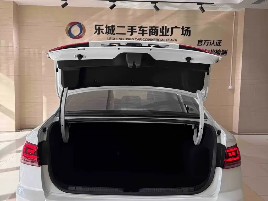 Volkswagen Bora 2023 из CN, фото 9