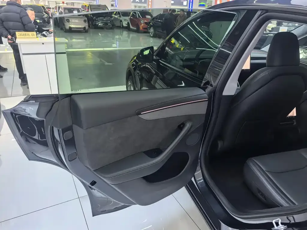 Tesla Model Y — фото 9