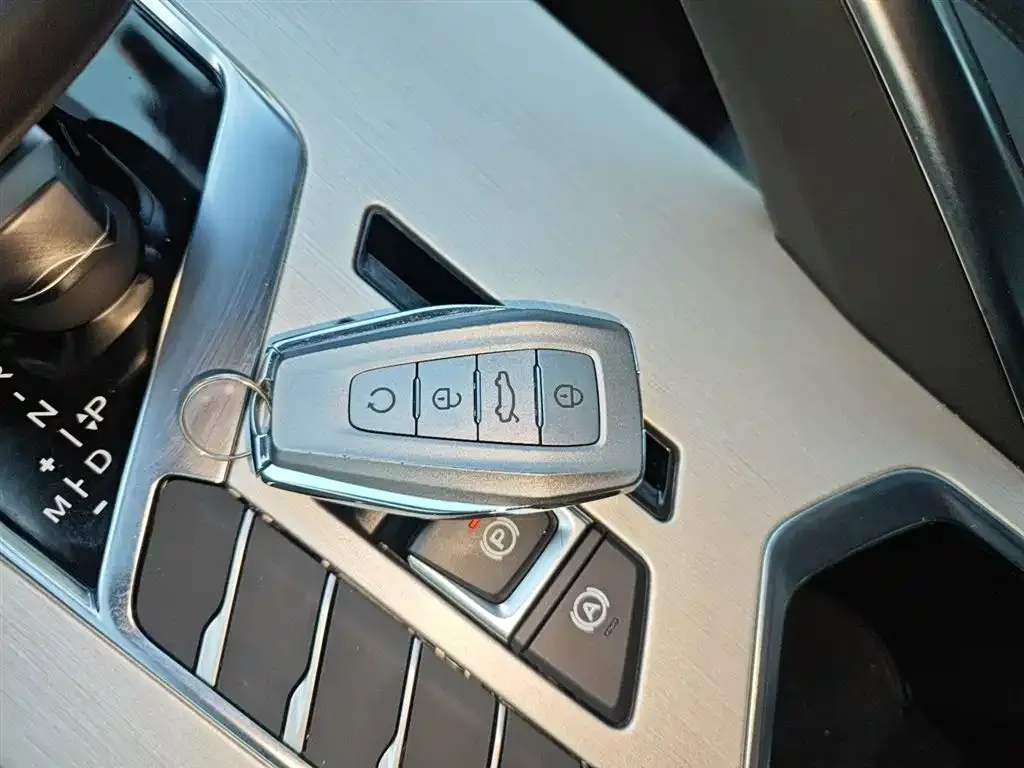 Geely Binyue 2025 из CN, фото 2