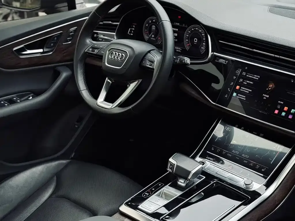 Audi Q7 2023 из CN, фото 9
