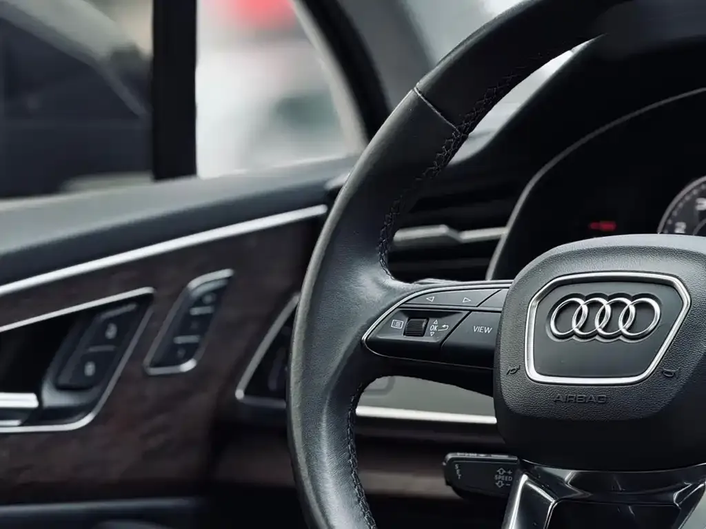 Audi Q7 2023 из CN, фото 3