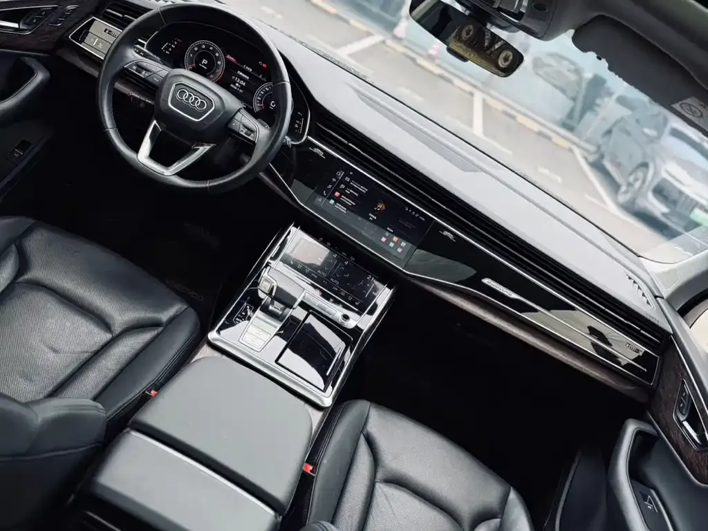 Audi Q7 2023 из CN, фото 2