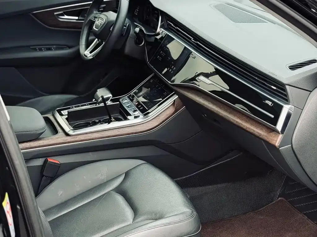 Audi Q7 2023 из CN, фото 10