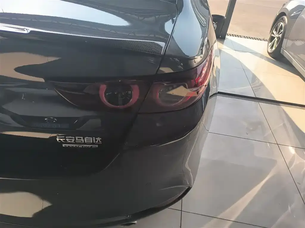 Mazda 3 Axela 2023 из CN, фото 2
