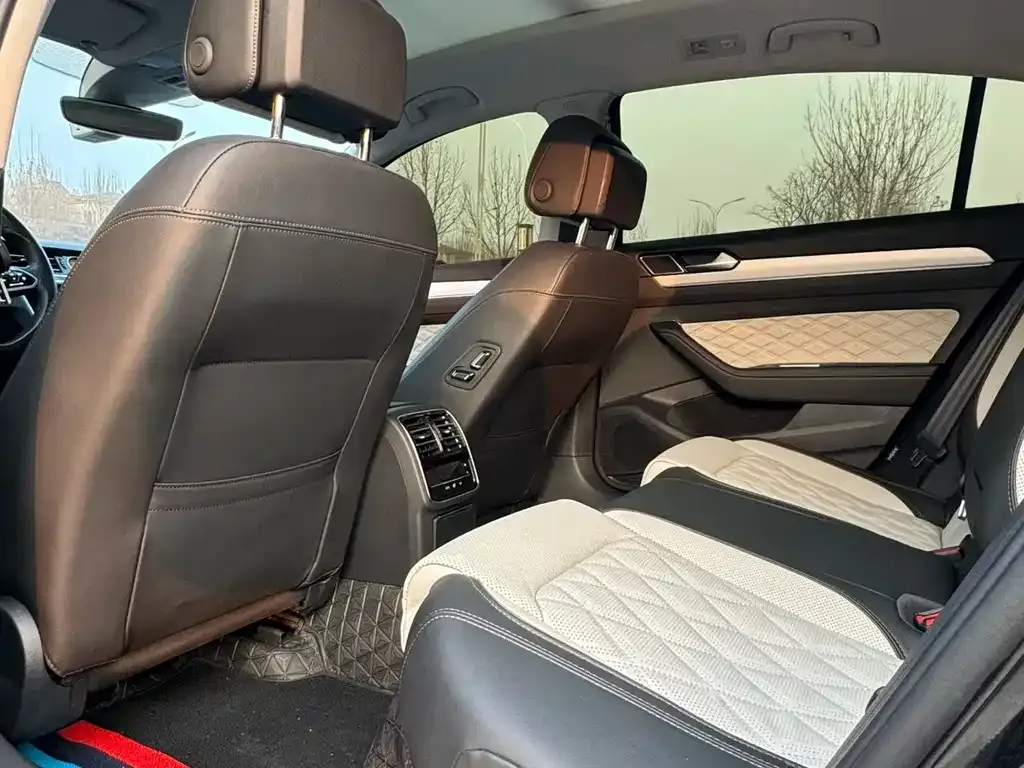 Volkswagen Magotan 2023 из CN, фото 2