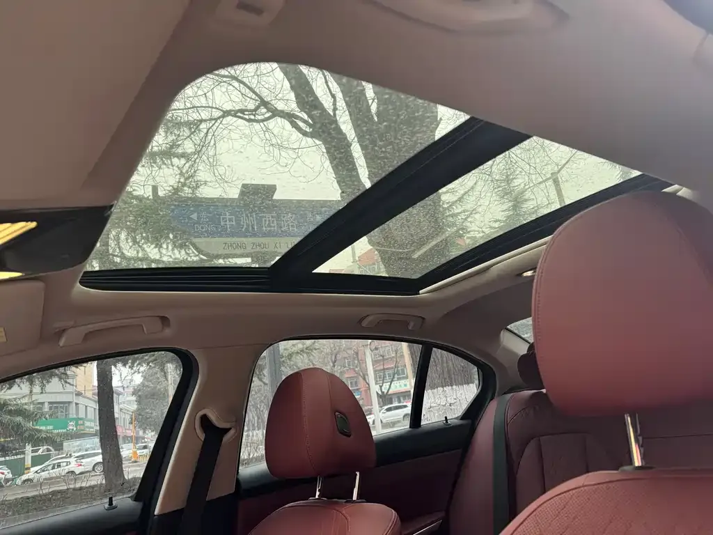 BMW 3 Series 2022 из CN, фото 2