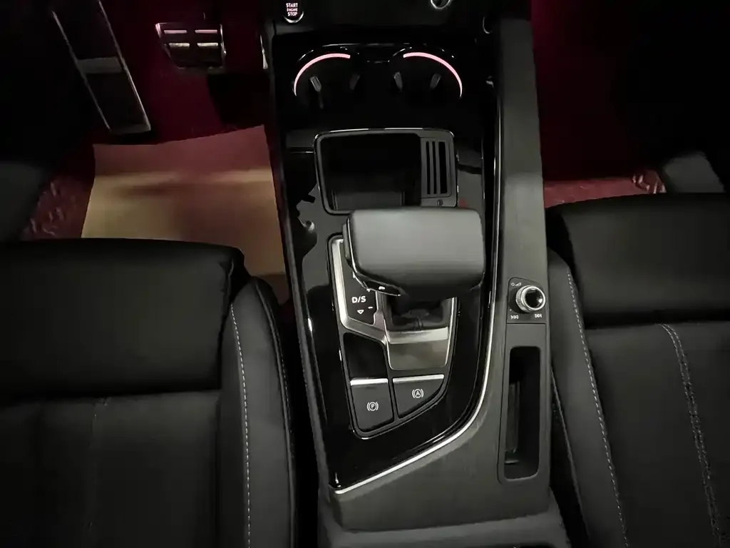 Audi A4L 2024 из CN, фото 5