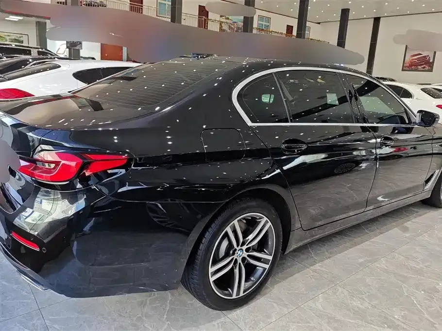 BMW 5 Series — фото 9