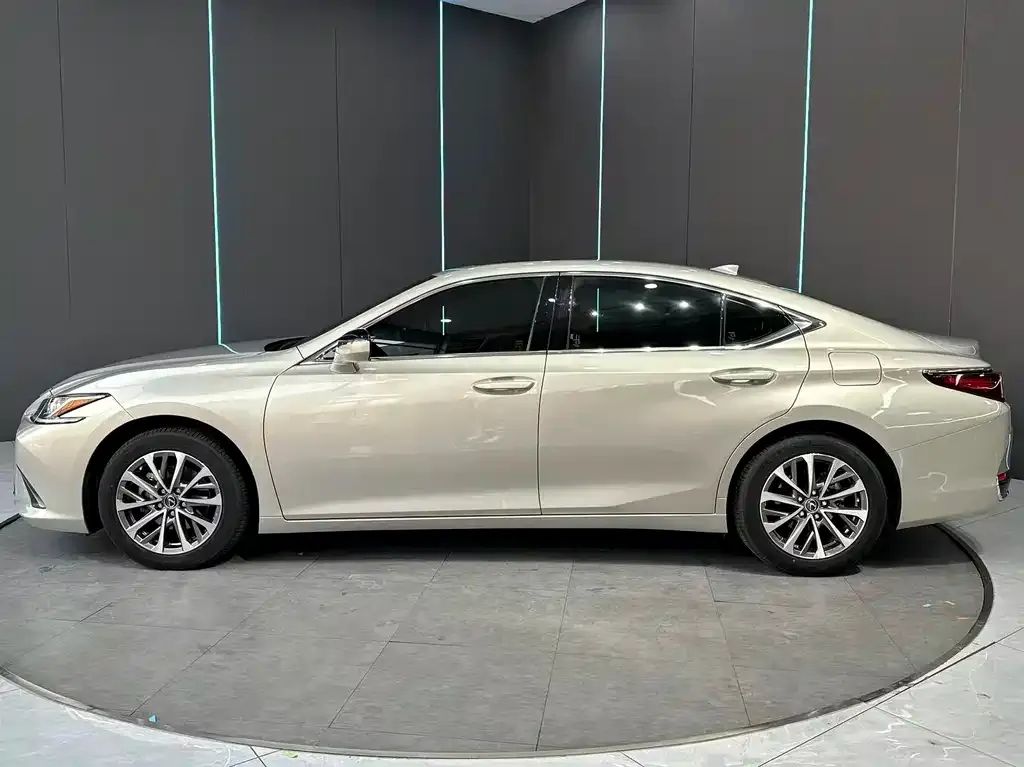 Lexus ES — фото 6