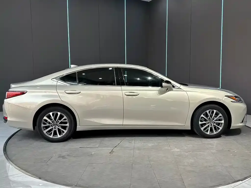 Lexus ES — фото 5