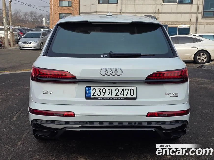 Audi Q7 2023 из KR, фото 2