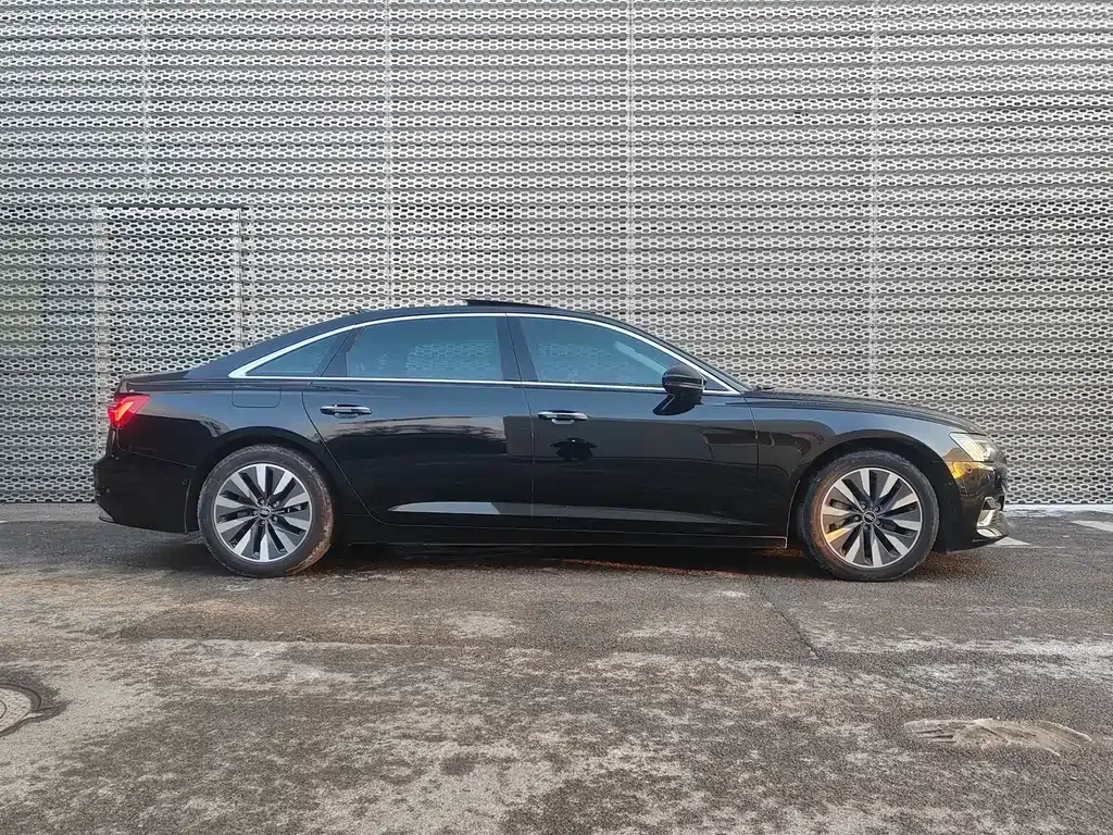 Audi A6L 2023 из CN, фото 9