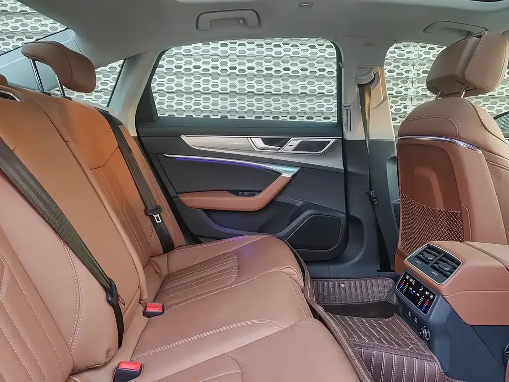 Audi A6L 2023 из CN, фото 5