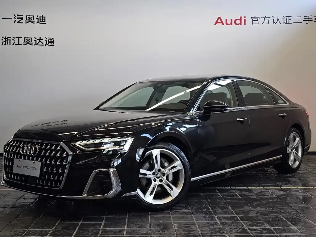 Audi A8 — фото 1