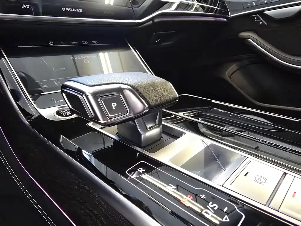 Audi A8 — фото 9