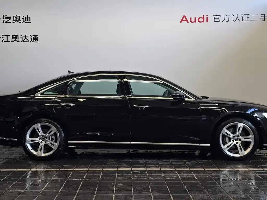 Audi A8 — фото 6