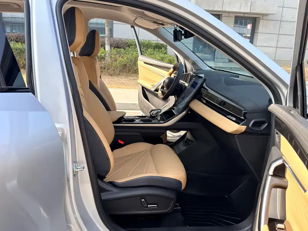 Geely Boyue L 2023 из CN, фото 2