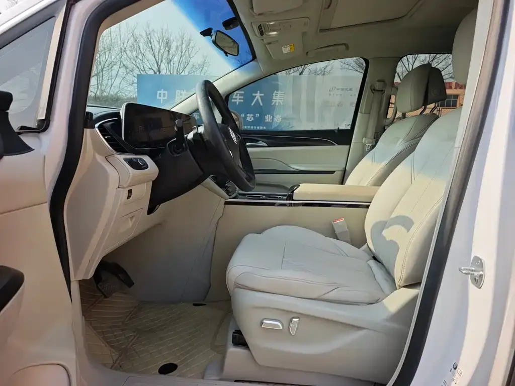 Buick GL8 2023 из CN, фото 3