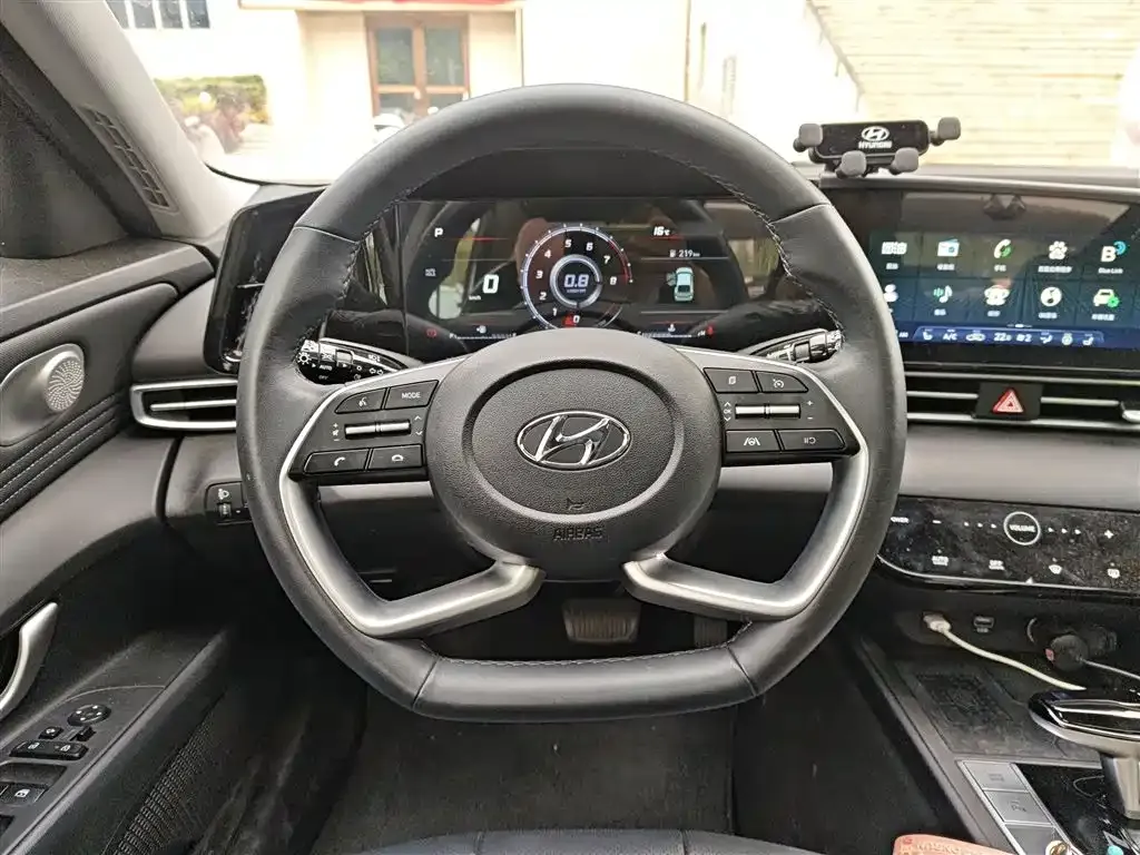 Hyundai Elantra 2023 из CN, фото 3