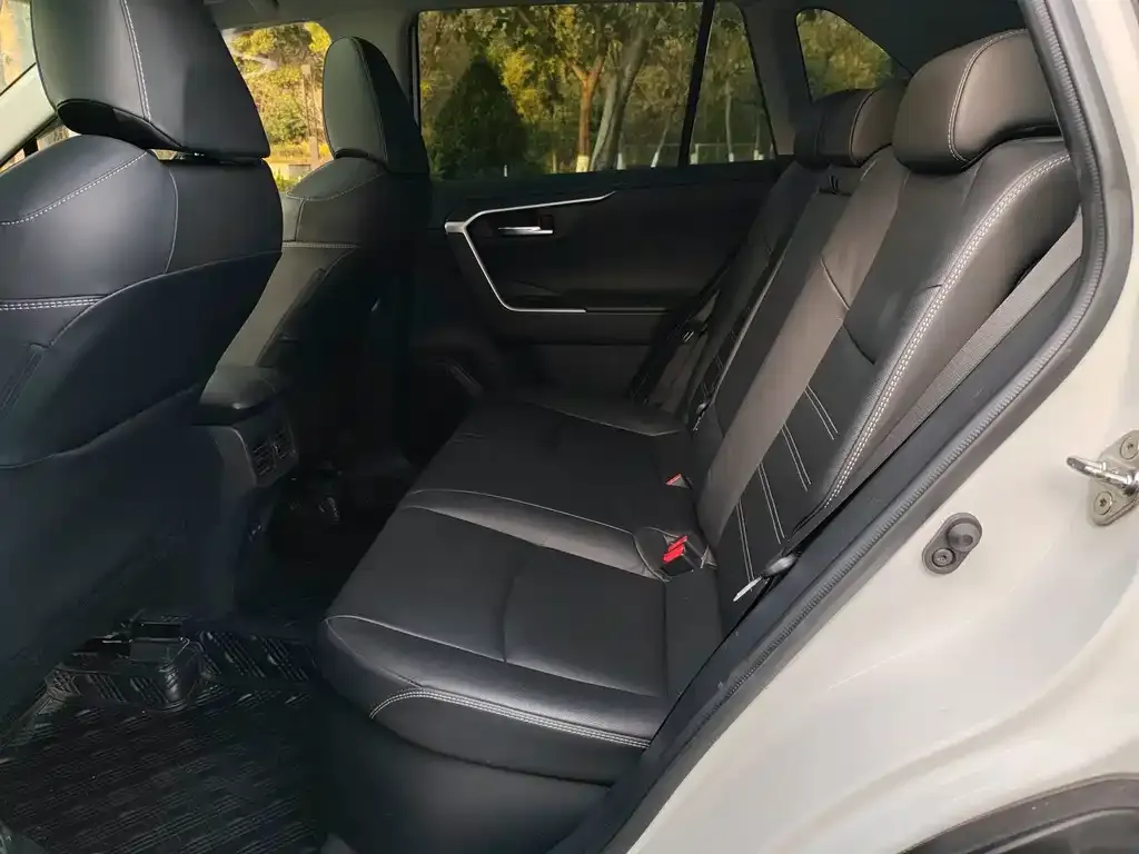 Toyota RAV4 2021 из CN, фото 2
