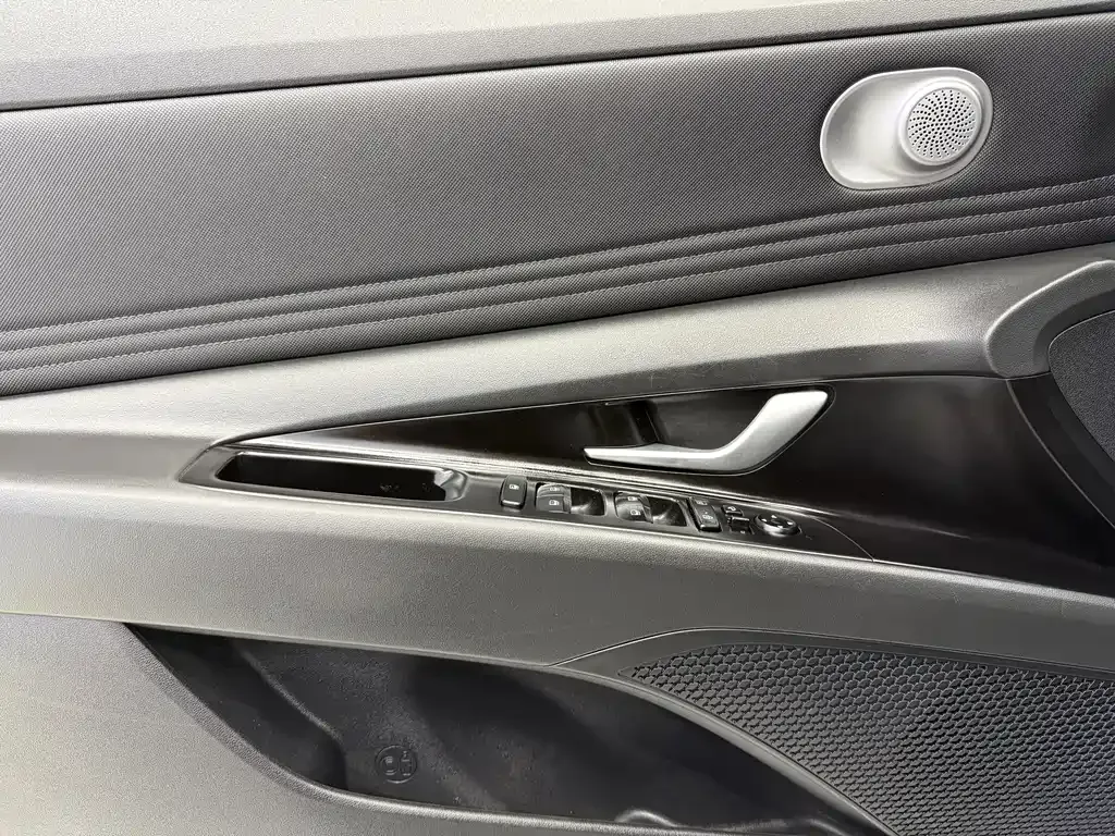 Hyundai Elantra 2022 из CN, фото 9