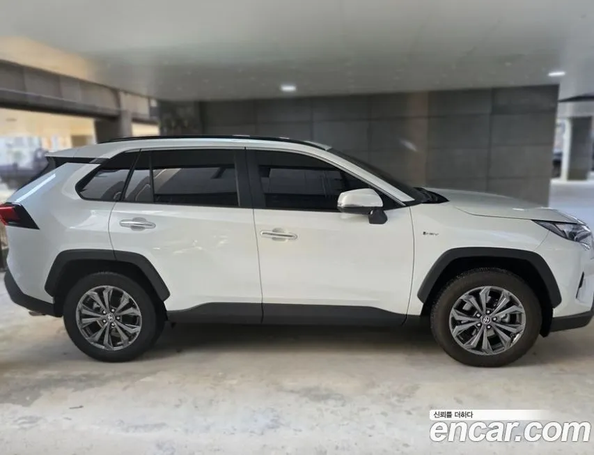 Toyota RAV4 — фото 3