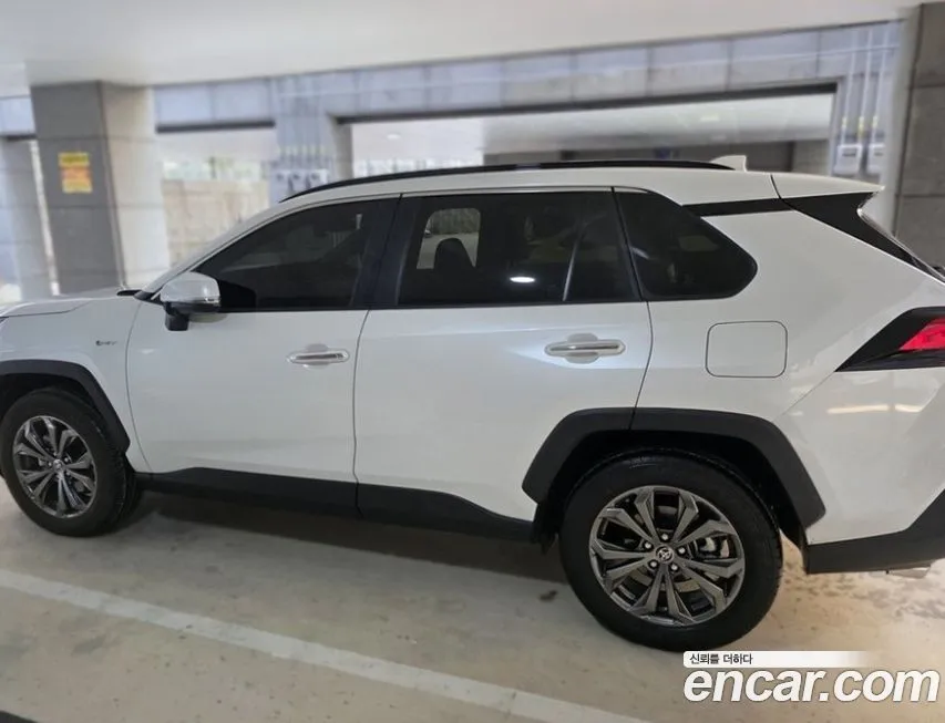 Toyota RAV4 — фото 6