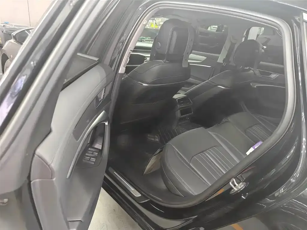 Audi A6L 2024 из CN, фото 4