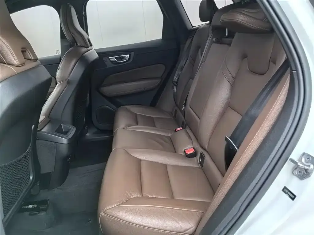 Volvo XC60 2022 из CN, фото 2