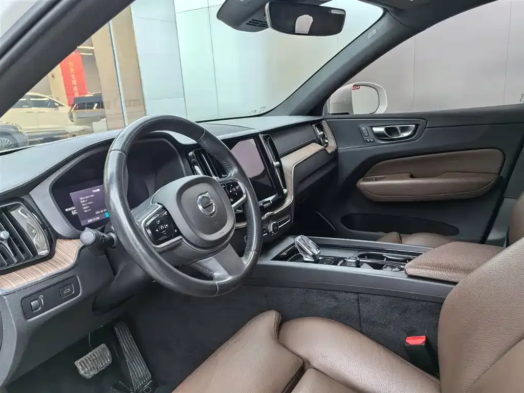 Volvo XC60 2022 из CN, фото 8