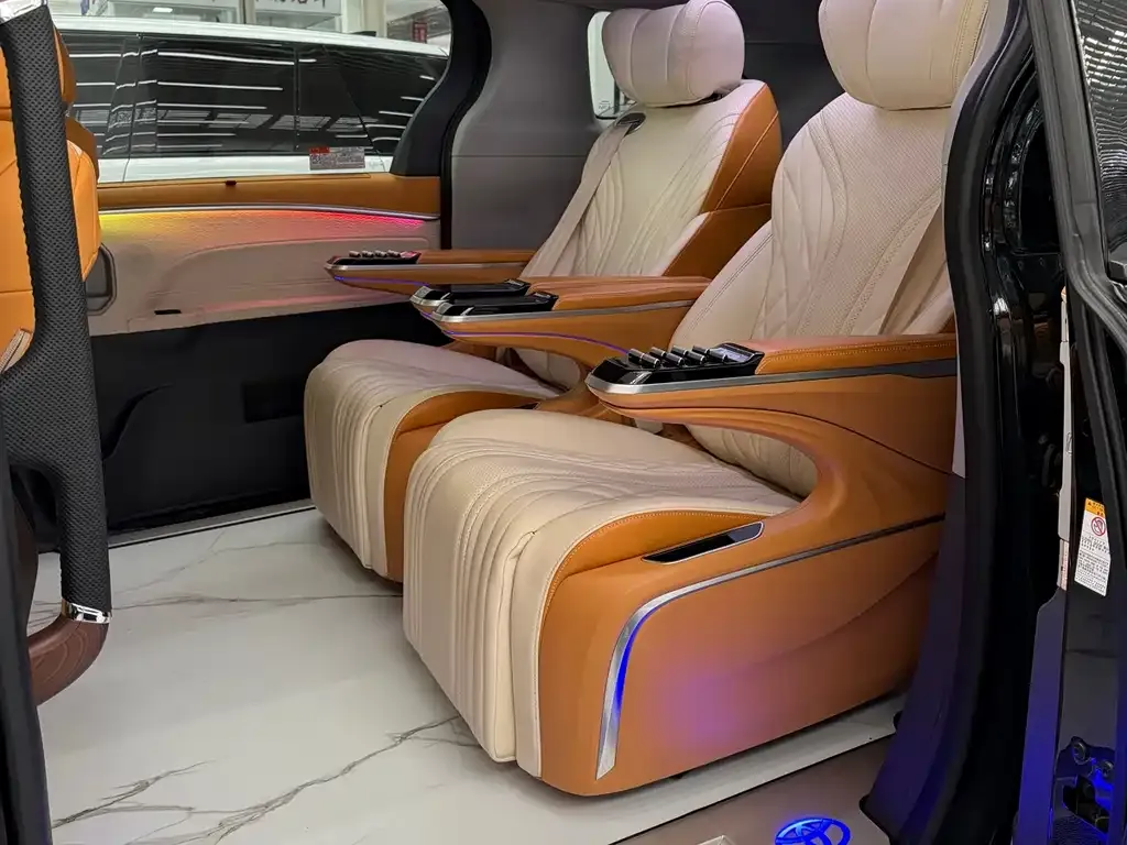 Toyota Sienna 2023 из CN, фото 2