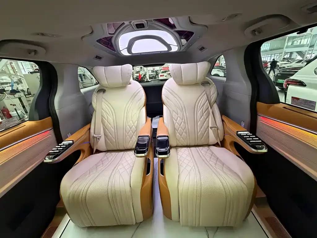 Toyota Sienna 2023 из CN, фото 3