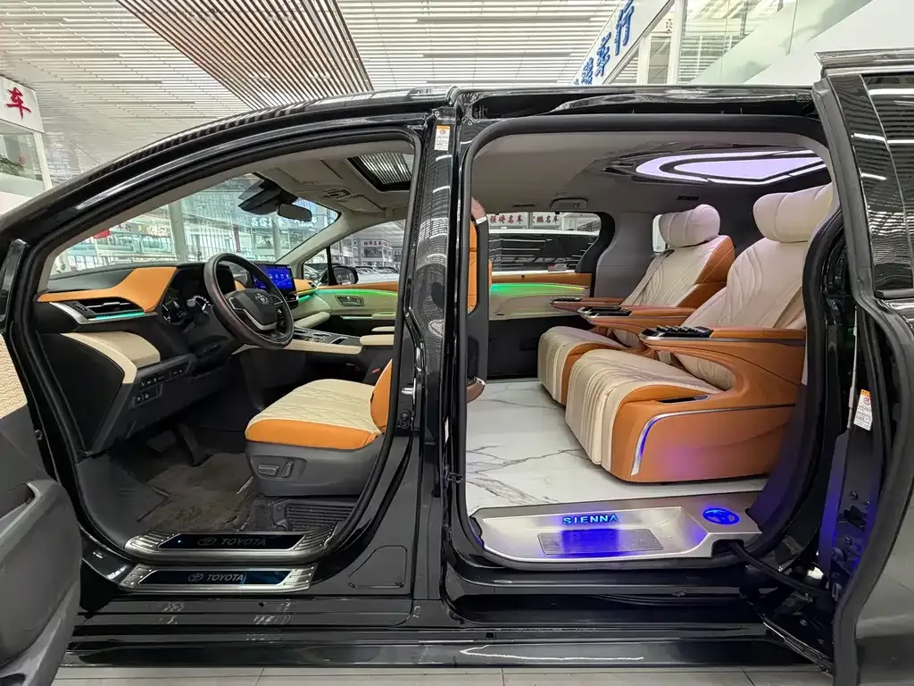 Toyota Sienna 2023 из CN, фото 4