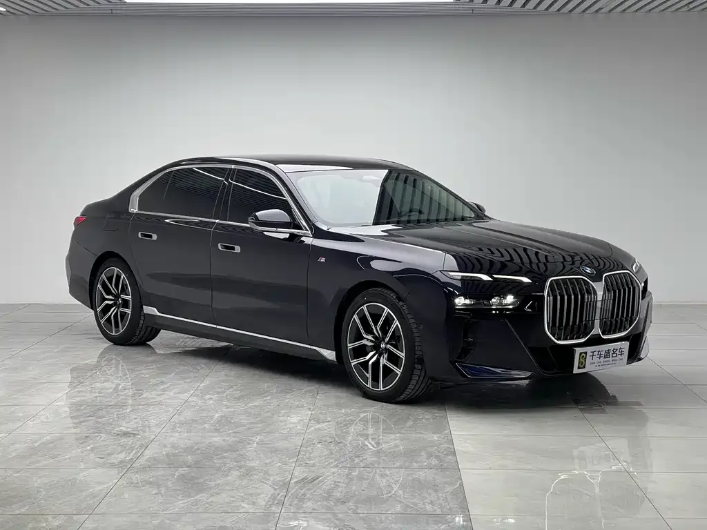 BMW 7 Series 2025 из CN, фото 8