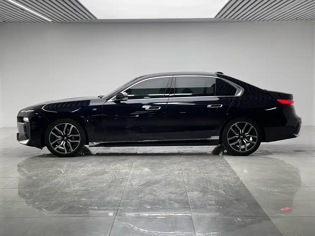 BMW 7 Series 2025 из CN, фото 3