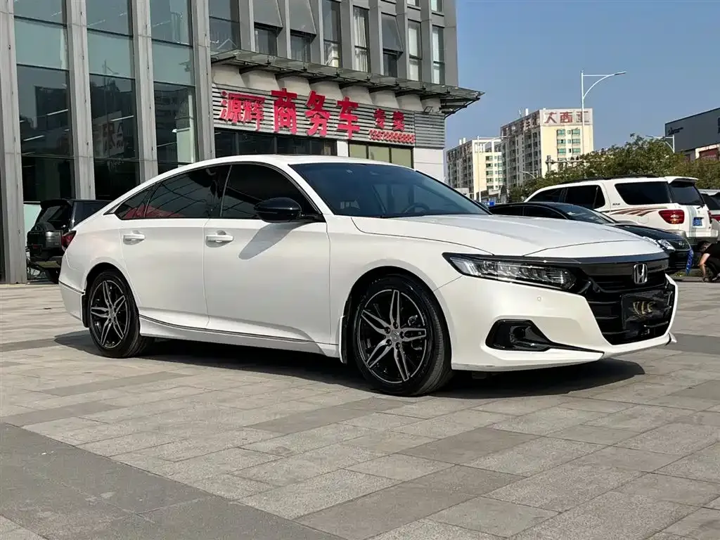 Honda Accord — фото 10