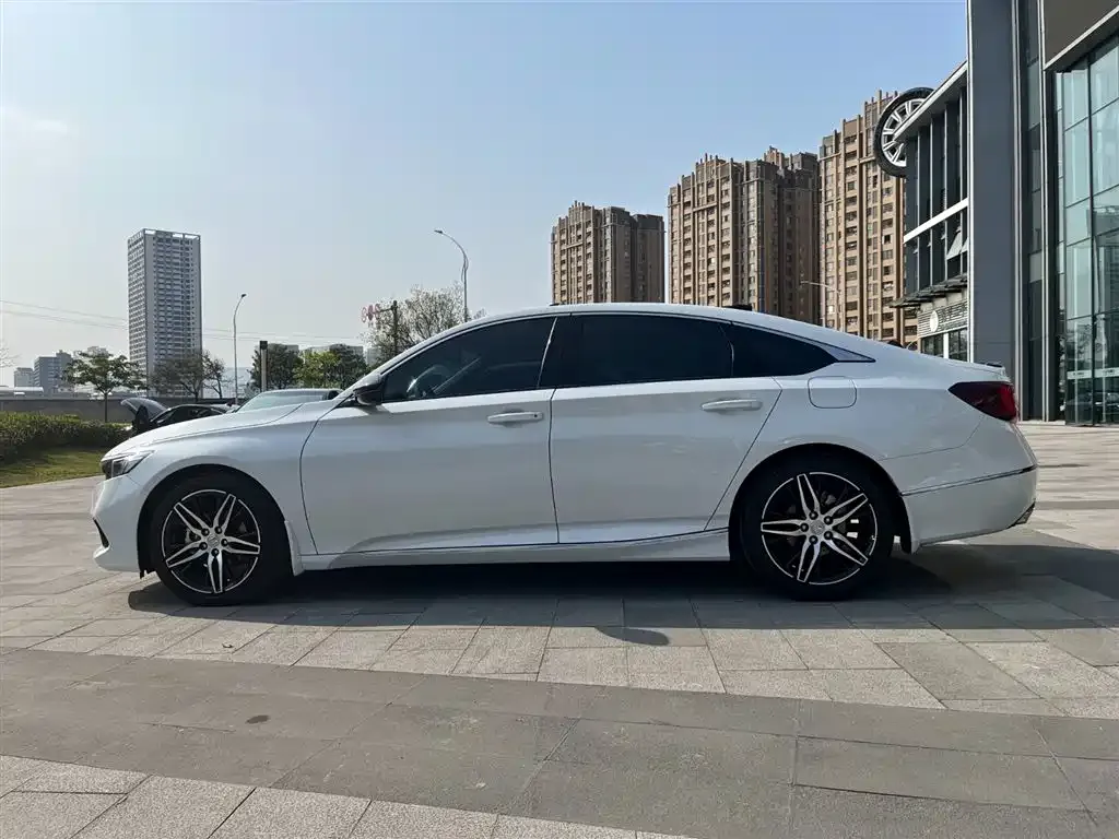 Honda Accord — фото 9