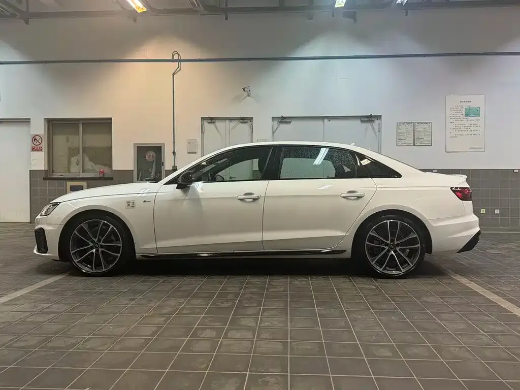 Audi A4L 2022 из CN, фото 10