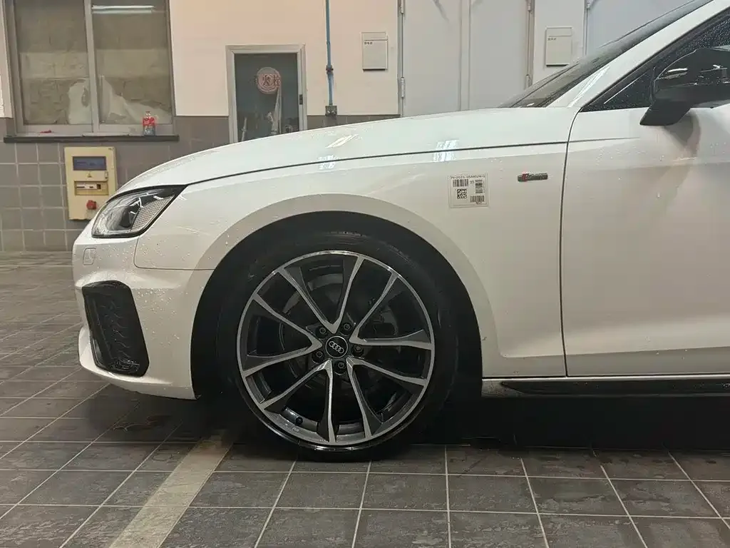 Audi A4L 2022 из CN, фото 3