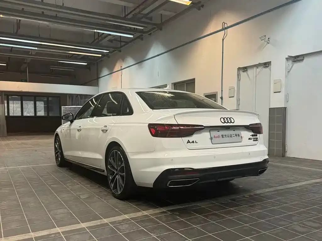 Audi A4L 2022 из CN, фото 2
