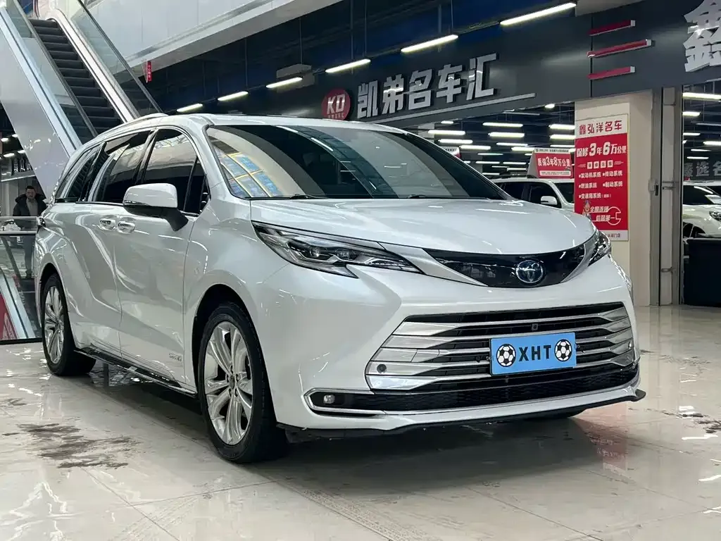 Toyota Sienna 2023 из CN, фото 1