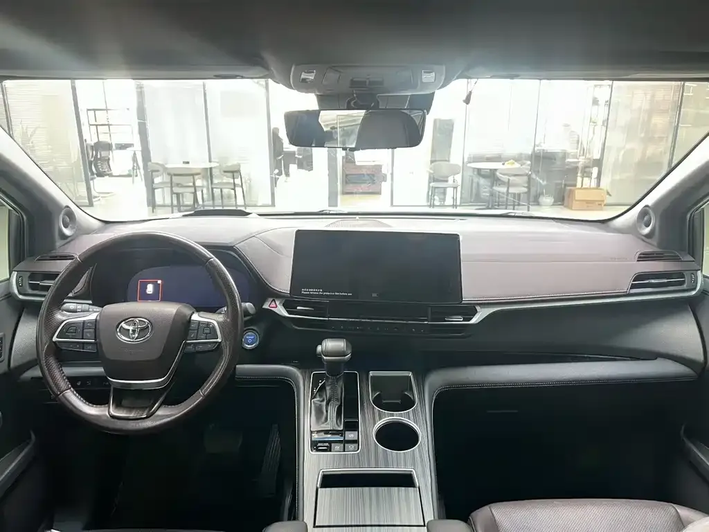 Toyota Sienna 2023 из CN, фото 3