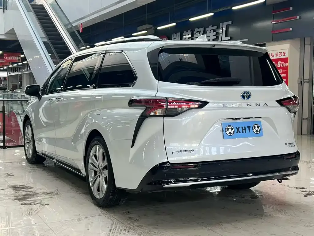 Toyota Sienna 2023 из CN, фото 4