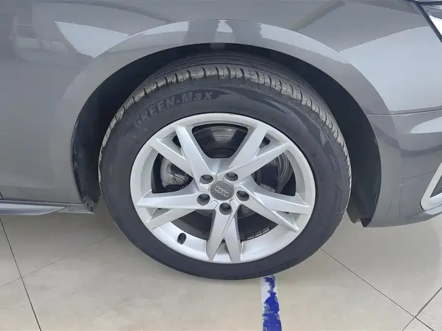 Audi A4L 2021 из CN, фото 5
