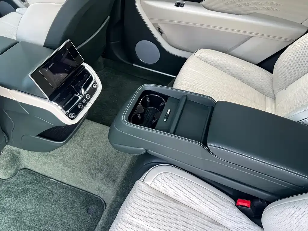 Bentley Bentayga 2024 из CN, фото 5