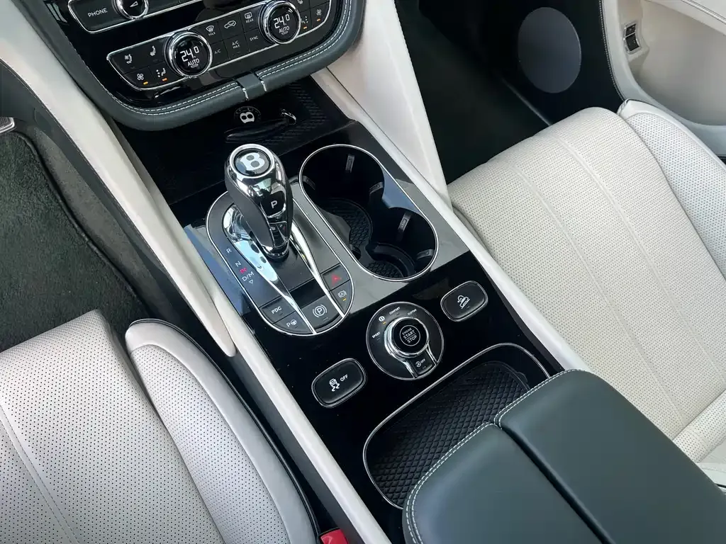 Bentley Bentayga 2024 из CN, фото 8