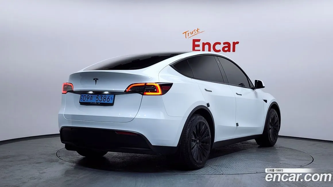 Tesla Model Y 2023 из KR, фото 2
