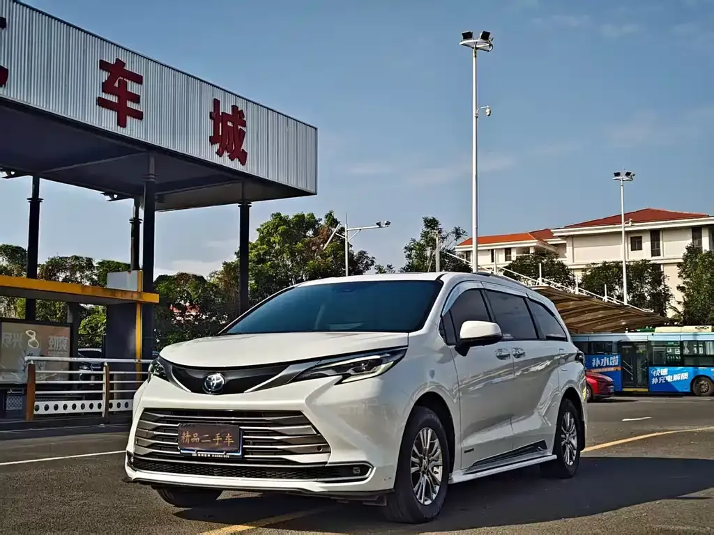 Toyota Sienna 2022 из CN, фото 1