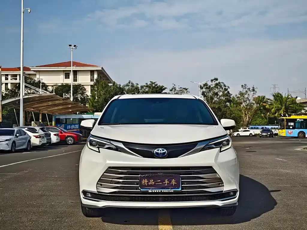 Toyota Sienna 2022 из CN, фото 3