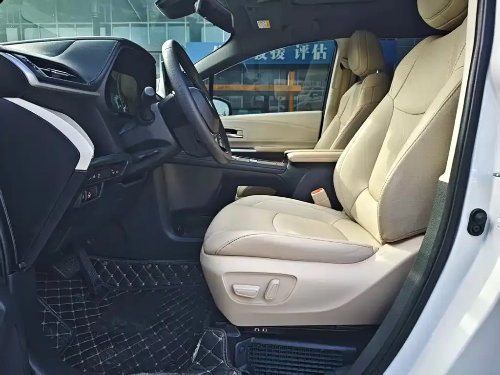 Toyota Sienna 2022 из CN, фото 2